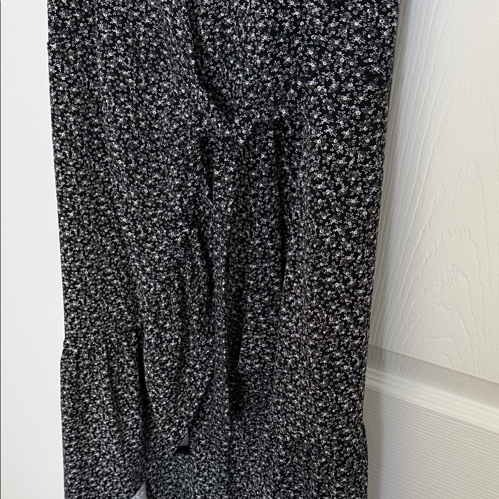 Michael Kors black and white floral wrap dress. Size XL - Picture 4 of 6